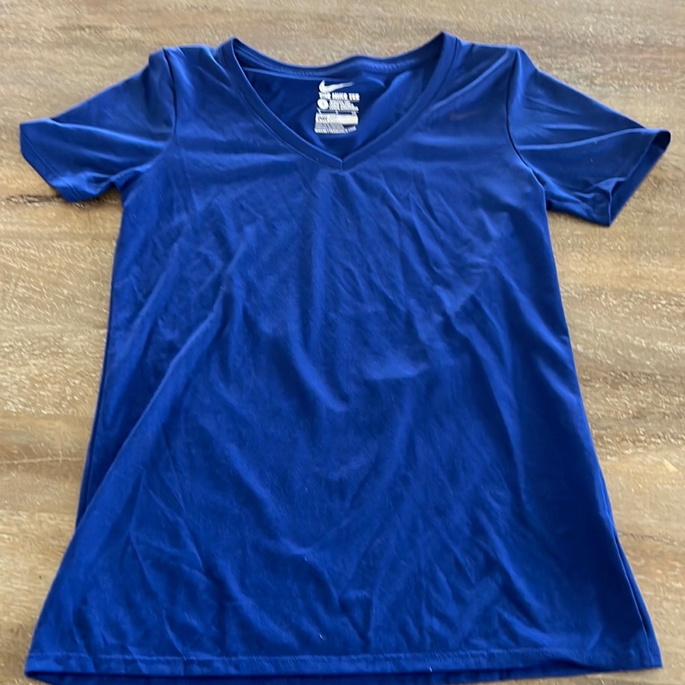 Women Nike dri-fit shirt. Size small. Great condition